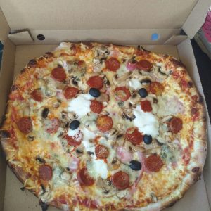 LA pizza charivari est une création de l'en k à gaillac