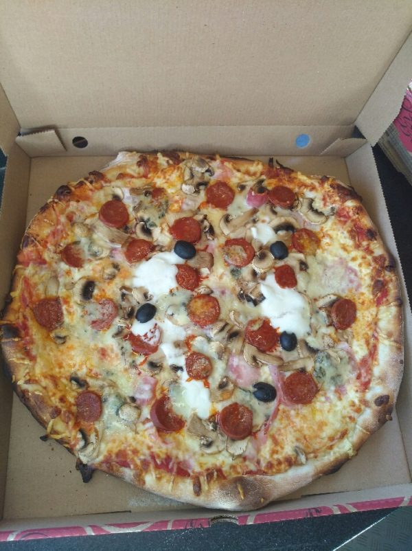 LA pizza charivari est une création de l'en k à gaillac