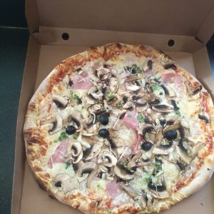 Pizza provençale, ail, persil, jambon, champignon